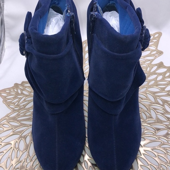 Lovely Royal Blue Velveteen Sash and Buckle Platform Ankle Booties Size 6 - Picture 2 of 8